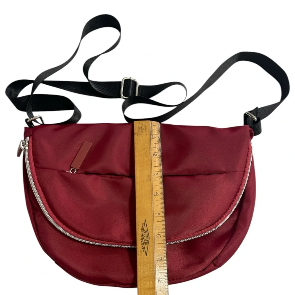 Elegant Red Multi Storage Shoulder/Crossbody Bag - Picture 3 of 4